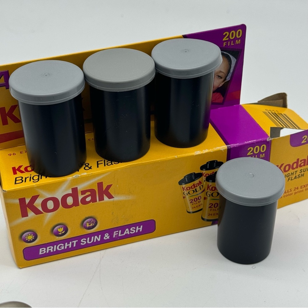 Nikon Zoom Touch Camera 500 SAF Z115 Camera 4 Rolls Kodak Bright Sun and Flash - Picture 8 of 11